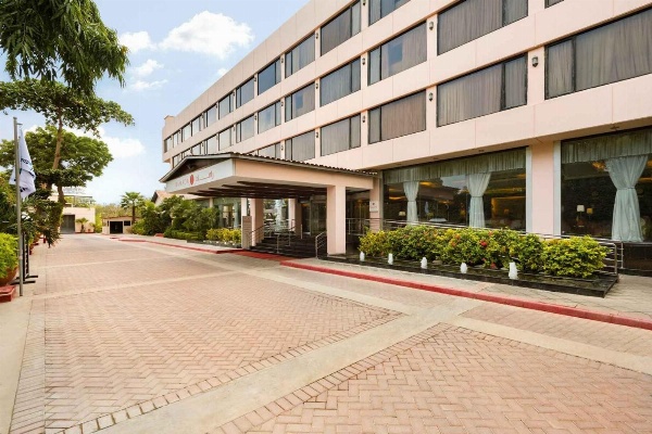 Ramada Plaza by Wyndham Karachi Airport Hotel image 1