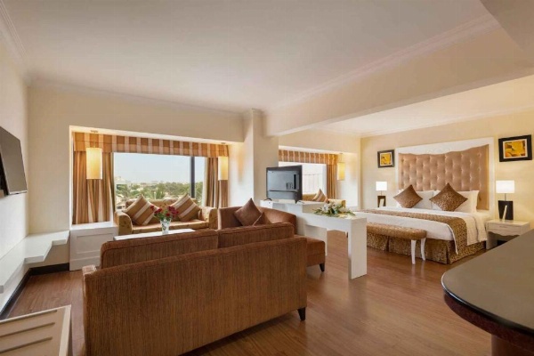 Ramada Plaza by Wyndham Karachi Airport Hotel image 9